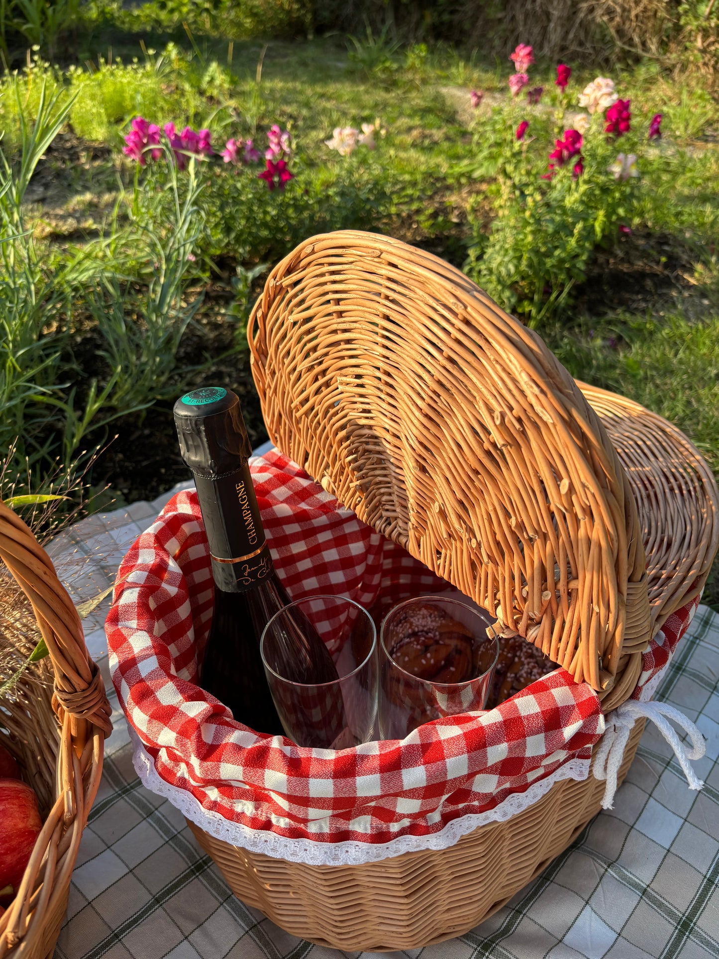 Picknickkorg med foder i Pil